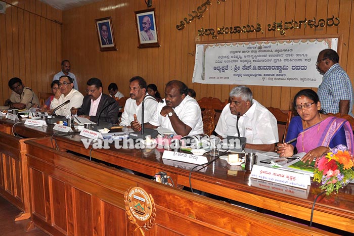 ಚಿಕ್ಕಮಗಳೂರು: ಕುಮಾರಸ್ವಾಮಿ ಅಧ್ಯಕ್ಷತೆಯಲ್ಲಿ ವಿವಿಧ ಇಲಾಖೆಗಳ ಪ್ರಗತಿ ಪರಿಶೀಲನಾ ಸಭೆ