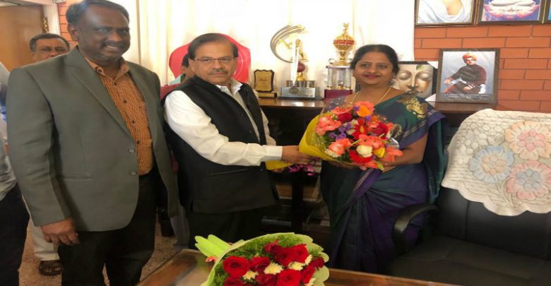 ಮೈಸೂರು ವಿ.ವಿ: ನೂತನ ಪ್ರಭಾರ ಕುಲಪತಿಯಾಗಿ ಆಧಿಕಾರ ಸ್ವೀಕರಿಸಿದ ಪ್ರೊ.ಆಯಿಷಾ