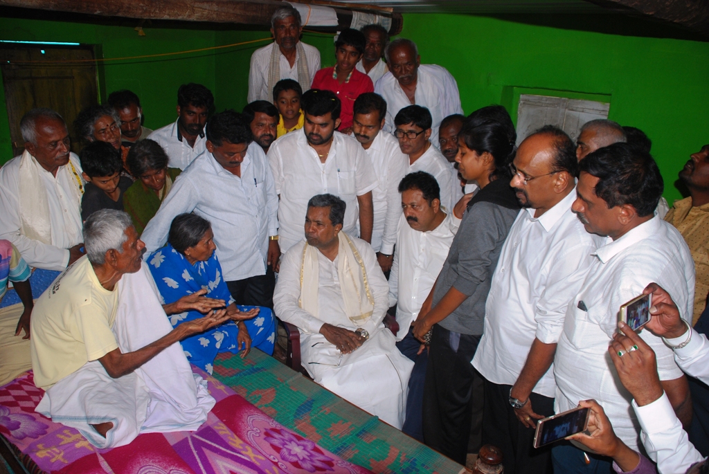 ಸಾಲಬಾಧೆಯಿಂದ ಆತ್ಮಹತ್ಯೆ: ನಂದೀಶ್ ಕುಟುಂಬಕ್ಕೆ ಸಿದ್ದರಾಮಯ್ಯ ಸಾಂತ್ವನ