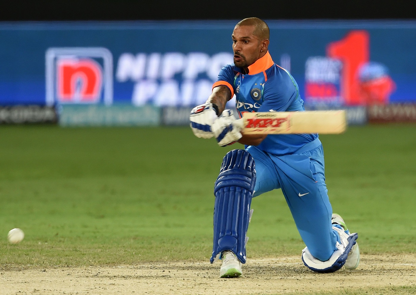 ಧವನ್  ಶತಕ