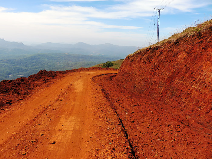 ಮುಳ್ಳಯ್ಯನಗಿರಿ ಶ್ರೇಣಿಯಲ್ಲಿ ಜೆಸಿಬಿ ಬಳಸಿ ರಸ್ತೆ ಅಗಲೀಕರಣ: ಆರೋಪ