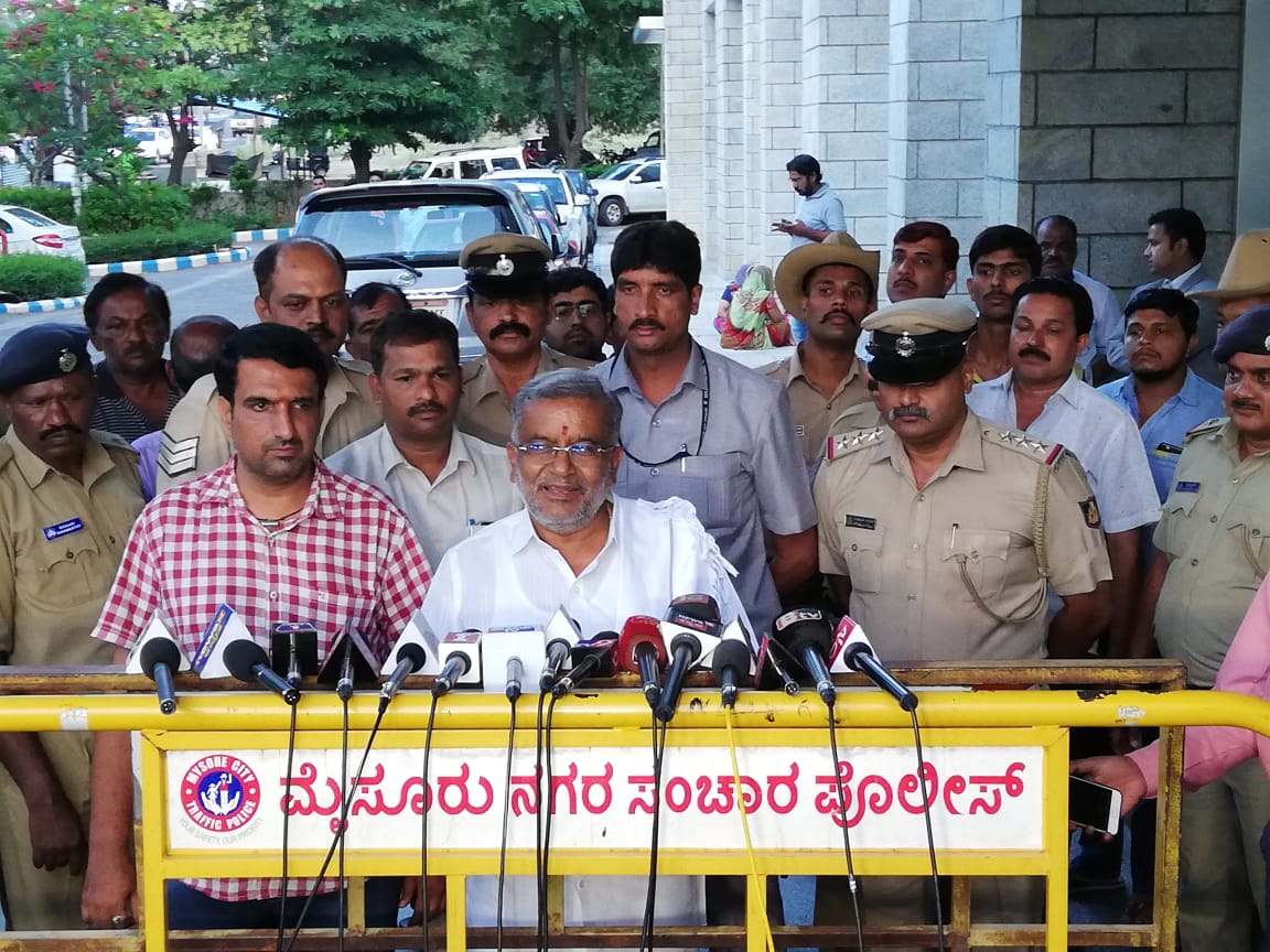 ನಟ ದರ್ಶನ್ ಆರೋಗ್ಯ ವಿಚಾರಿಸಿದ ಸಚಿವ ಜಿ.ಟಿ.ದೇವೇಗೌಡ