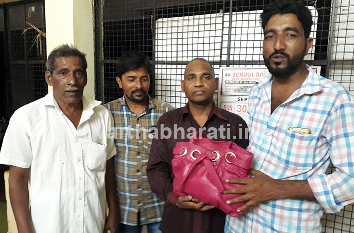 15 ಪವನ್ ಚಿನ್ನ ಇದ್ದ ಬ್ಯಾಗ್ ಮರಳಿಸಿ ಪ್ರಾಮಾಣಿಕತೆ ಮೆರೆದ ಲಾರಿ ಚಾಲಕ