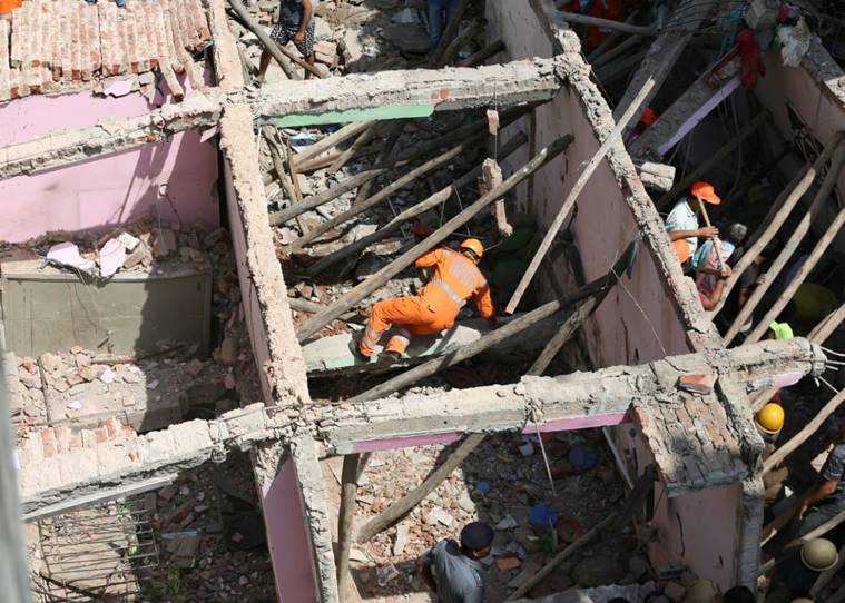 ಹೊಸದಿಲ್ಲಿ: ಮೂರಂತಸ್ತಿನ ಕಟ್ಟಡ ಕುಸಿತ: ಐವರು ಬಲಿ