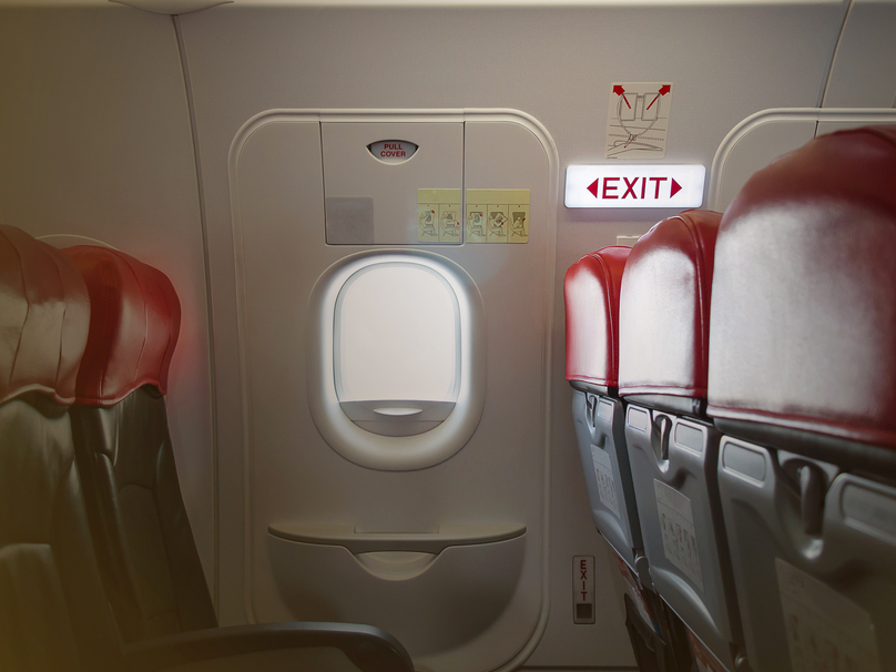 ಶೌಚಾಲಯ ಎಂದುಕೊಂಡು ವಿಮಾನದ ನಿರ್ಗಮನ ಬಾಗಿಲು ತೆರೆಯಲು ಮುಂದಾದ ಪ್ರಯಾಣಿಕ!