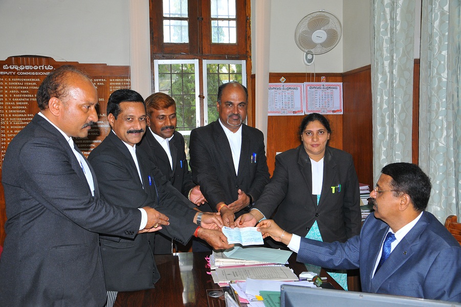 ಚಿಕ್ಕಮಳೂರು: ವಕೀಲರ ಸಂಘದಿಂದ ಕೊಡಗು ಸಂತ್ರಸ್ತರಿಗೆ ನೆರವು