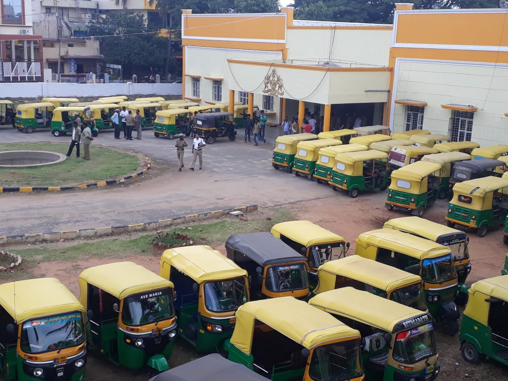 ಸಂಚಾರಿ ನಿಯಮ ಉಲ್ಲಂಘನೆ: 80 ಆಟೋ, 4 ಬಸ್‍ಗಳ ವಿರುದ್ಧ ಕೇಸ್