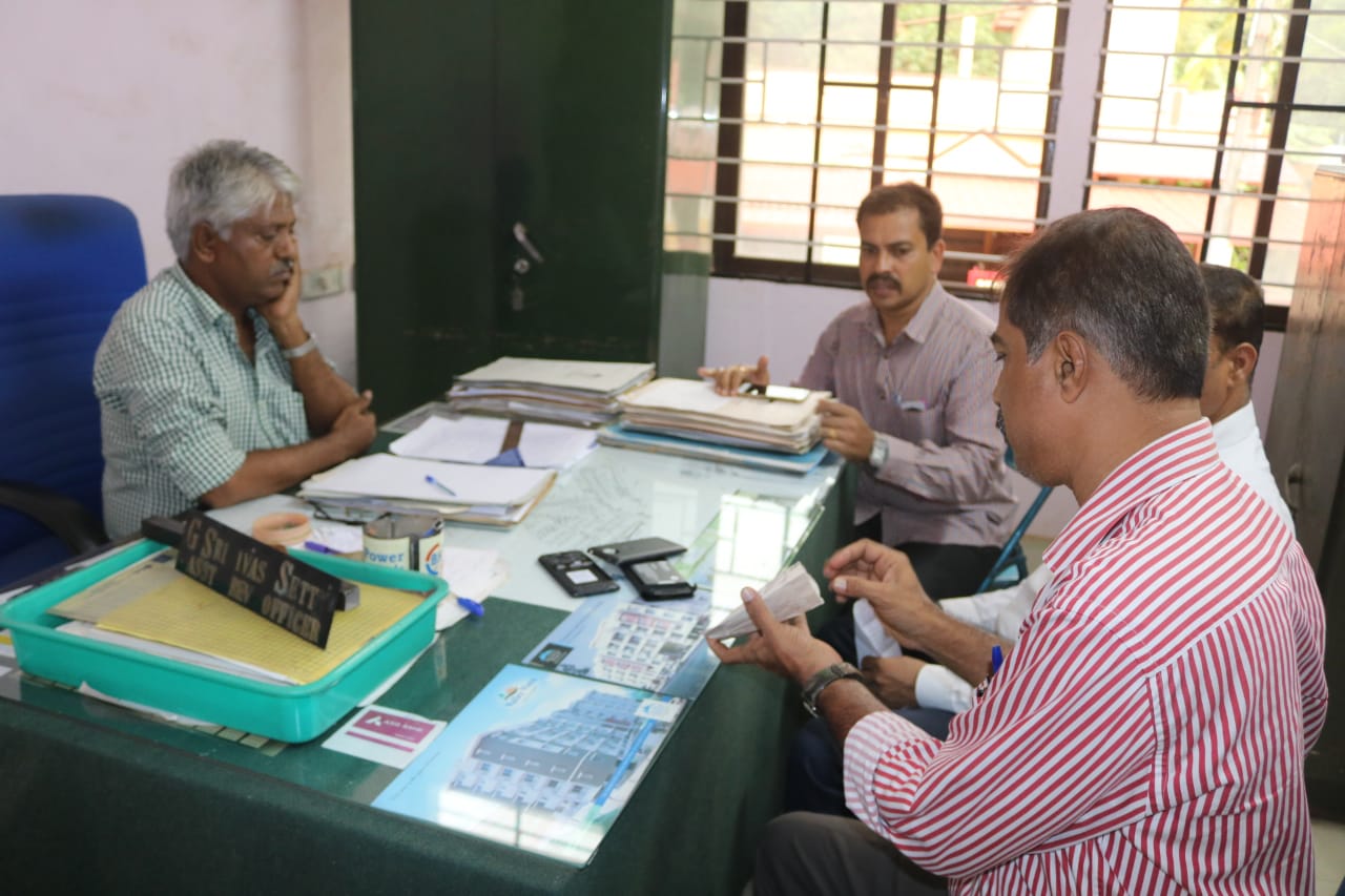 ಲಂಚ ಪಡೆಯುತ್ತಿದ್ದ ಆರೋಪ: ಎಸಿಬಿ ದಾಳಿ; ಕಂದಾಯ ಅಧಿಕಾರಿ ಸೆರೆ