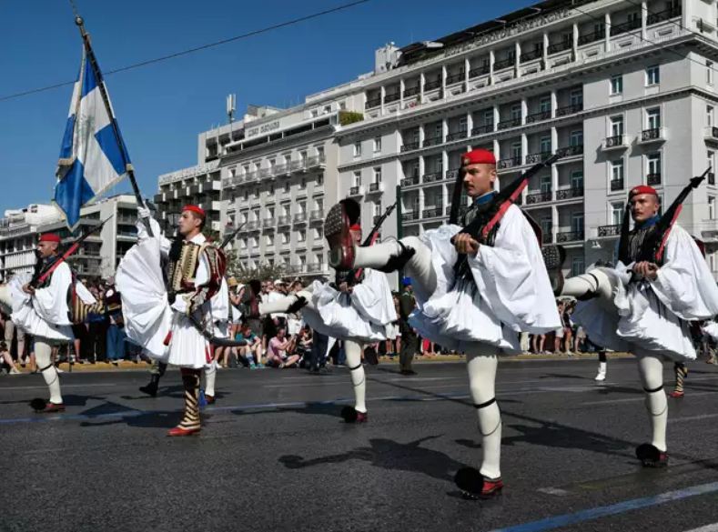 ಸ್ಕರ್ಟ್ ಧರಿಸುವ ಗ್ರೀಸ್‌ನ ಈ ಕಾವಲುಪಡೆಗೀಗ 150ನೇ ವರ್ಷದ ಸಂಭ್ರಮ