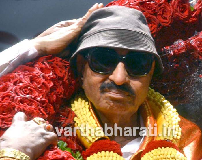 ಕತ್ತೆಗಳಿಗೆ ಪಾದ ಪೂಜೆ ಮಾಡುವ ಮೂಲಕ ವಾಟಾಳ್ ಜನ್ಮದಿನಾಚರಣೆ