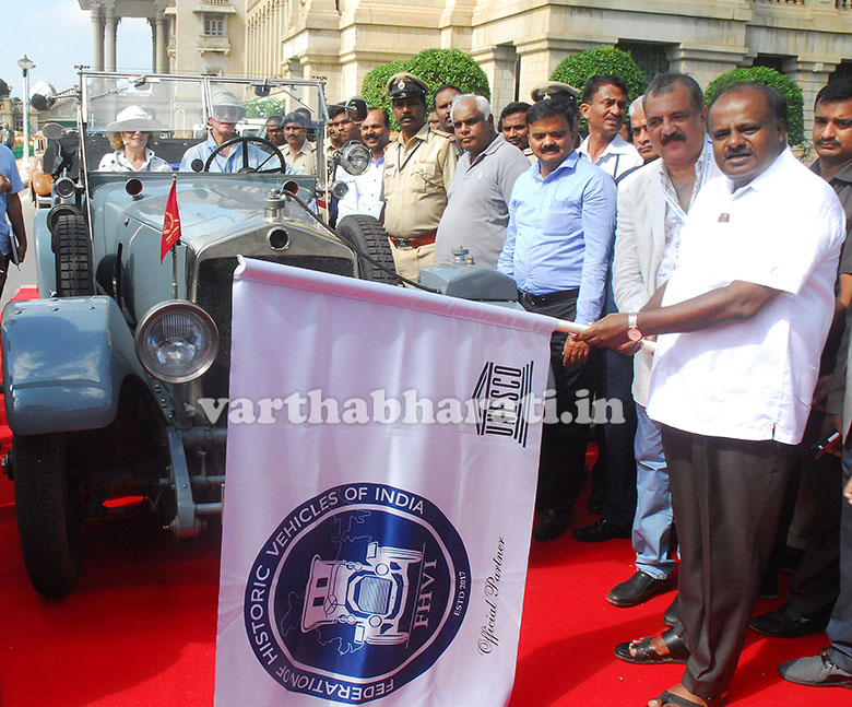 ಸಿದ್ದರಾಮಯ್ಯರ ರಾಜಕೀಯ ಹೇಳಿಕೆಗೆ ಪ್ರತಿಕ್ರಿಯಿಸಲಾರೆ: ಸಿಎಂ ಕುಮಾರಸ್ವಾಮಿ