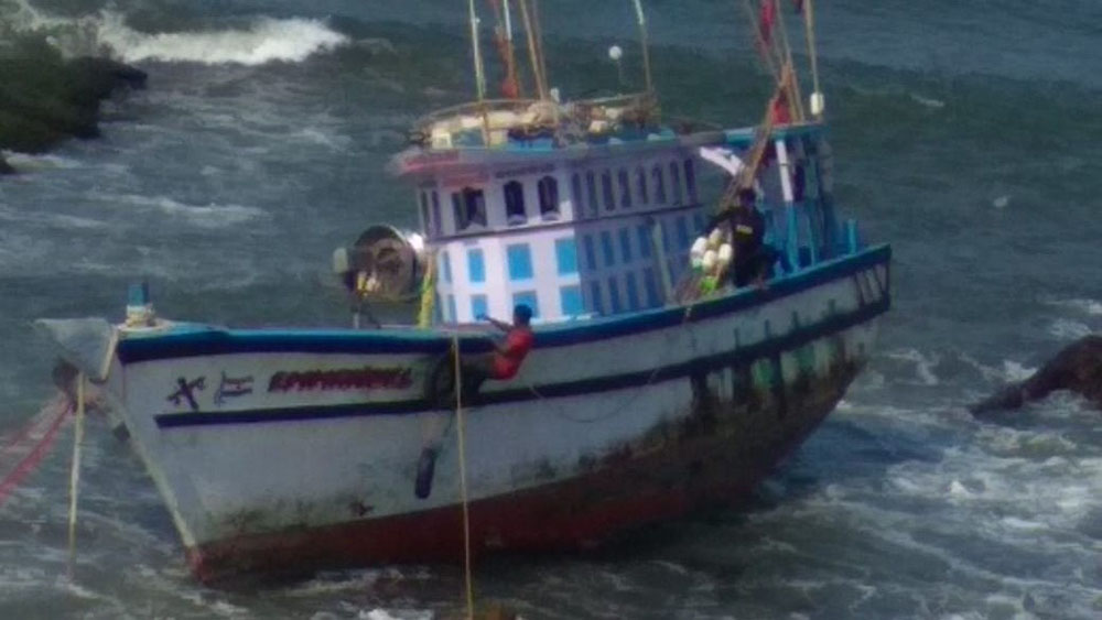 ಮಲ್ಪೆ ಬೋಟು ಗೋವಾದಲ್ಲಿ ಬಂಡೆಗೆ ಢಿಕ್ಕಿ