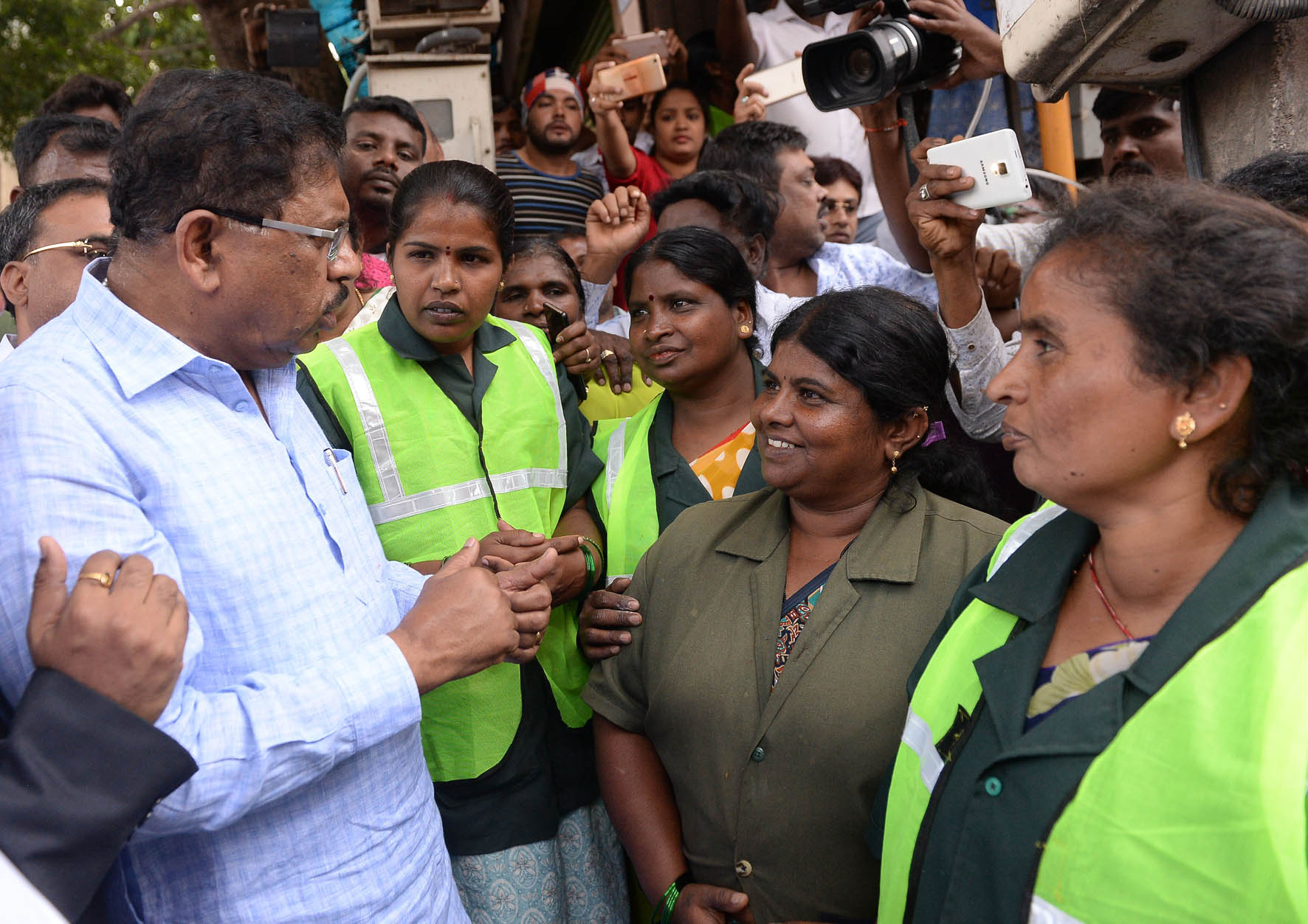 ಉಪಮುಖ್ಯಮಂತ್ರಿಗಳಿಂದ ಸಿಟಿ ರೌಂಡ್: ಶಿಕ್ಷಣ ಕ್ಷೇತ್ರದ ಅಭಿವೃದ್ಧಿಗೆ ಒತ್ತು ನೀಡಲು ಪರಮೇಶ್ವರ್ ಸೂಚನೆ