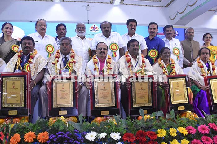 ಕನ್ನಡ ಶಾಲೆಗಳಲ್ಲಿ ಇಂಗ್ಲಿಷ್ ಬೋಧನೆಗೆ 1 ಸಾವಿರ ಶಿಕ್ಷಕರ ನೇಮಕ: ಕುಮಾರಸ್ವಾಮಿ