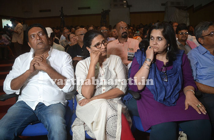 ದೇಶ ಉರಿಯುತ್ತಿದ್ದರೂ ಮಾತನಾಡದ ಪ್ರಧಾನಿಯದ್ದು ‘ರಾಕ್ಷಸರೂಪದ ಮೌನ’: ಪ್ರಕಾಶ್ ರೈ