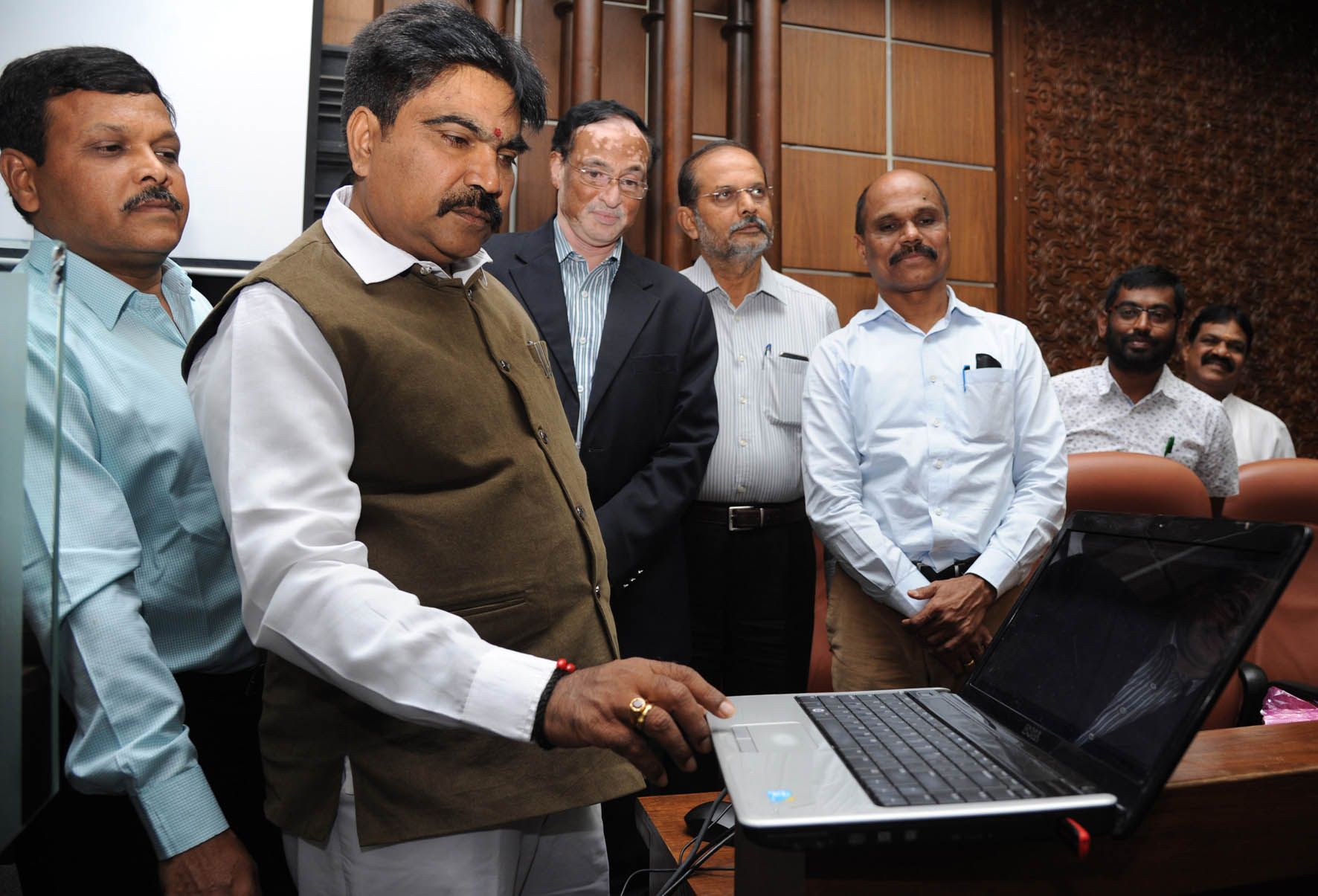 ಕೃಷಿ ಜಮೀನಿನಲ್ಲಿ ಎಕರೆಗೆ 20 ಮರ ನೆಡುವುದು ಕಡ್ಡಾಯ: ಅರಣ್ಯ ಸಚಿವ ವಿ.ಶಂಕರ್