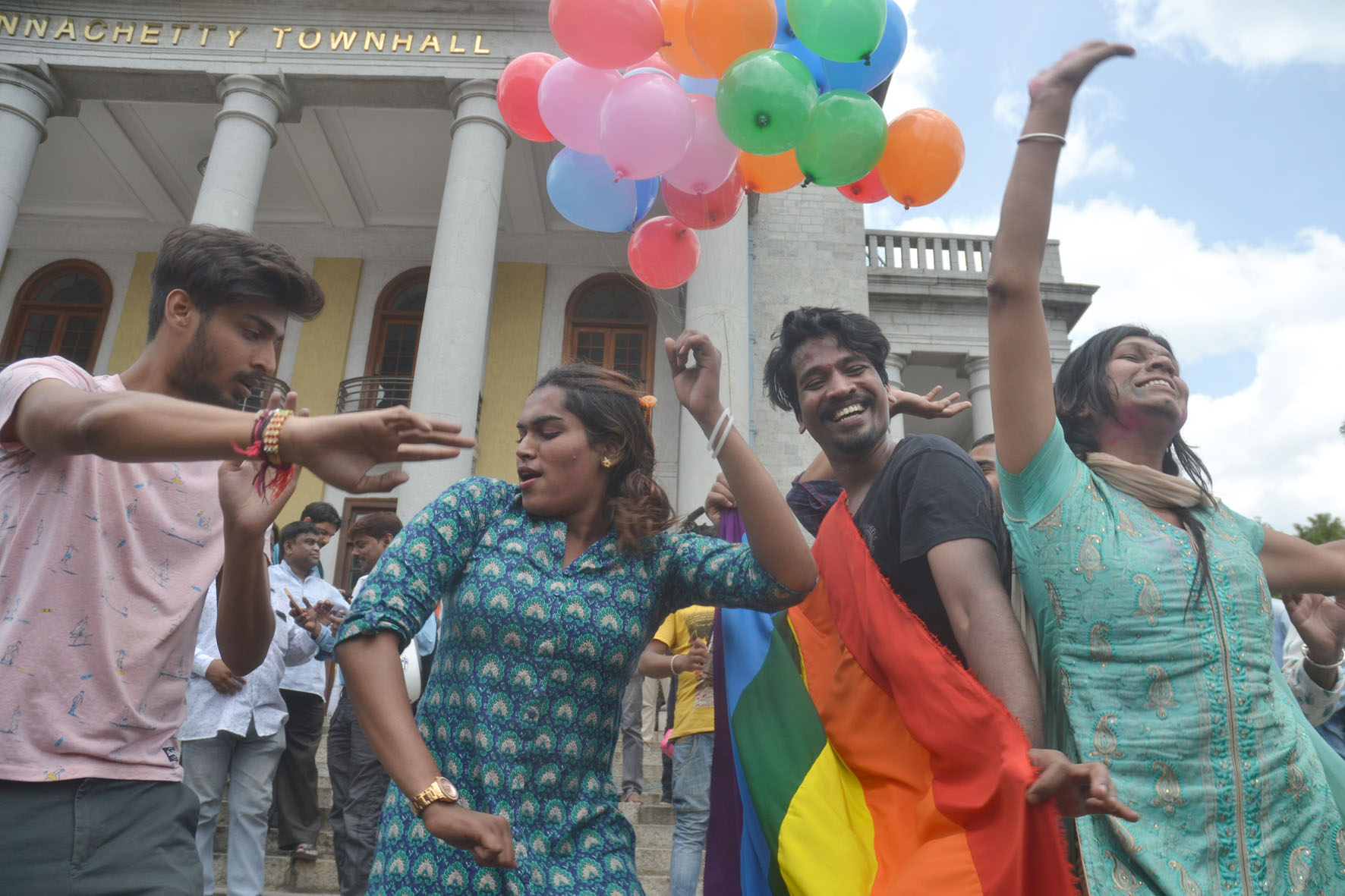 ಸಲಿಂಗಕಾಮಕ್ಕೆ ಸುಪ್ರೀಂ ಸಮ್ಮತಿ: ಸಲಿಂಗಿಗಳಿಂದ ಸಂಭ್ರಮಾಚರಣೆ