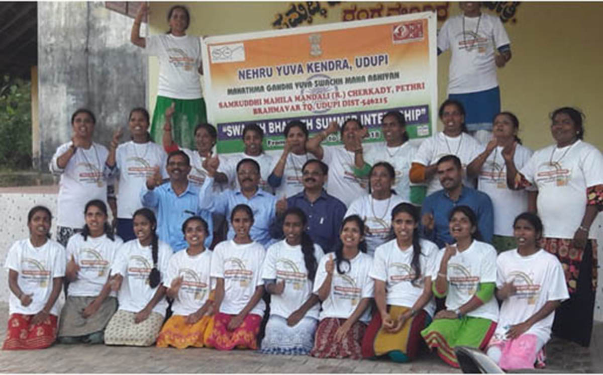 ಪ್ರಥಮ ಸ್ವಚ್ಛ ಭಾರತ ಸಮ್ಮರ್ ಇಂಟರ್ನ್‌ಶಿಪ್ ಯೋಜನೆ: ಪೇತ್ರಿ ಸಮೃದ್ಧಿ ಮಹಿಳಾ ಮಂಡಳಿಗೆ ರಾಷ್ಟ್ರೀಯ ಅಗ್ರಪ್ರಶಸ್ತಿ