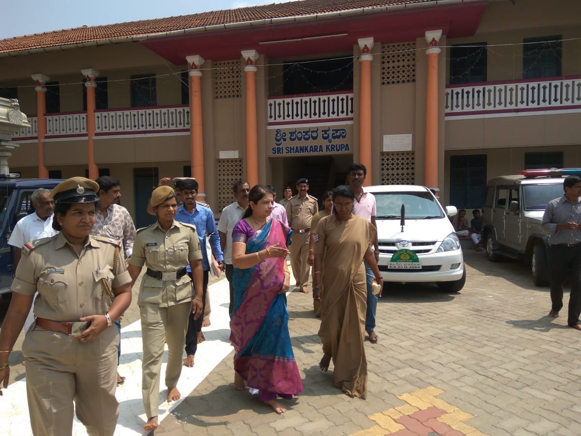 ರಾಮನಗರ ಉಪಚುನಾವಣೆ ಹಿನ್ನೆಲೆ: ಶೃಂಗೇರಿ ಮಠಕ್ಕೆ ಭೇಟಿ ನೀಡಿದ ಅನಿತಾ ಕುಮಾರಸ್ವಾಮಿ