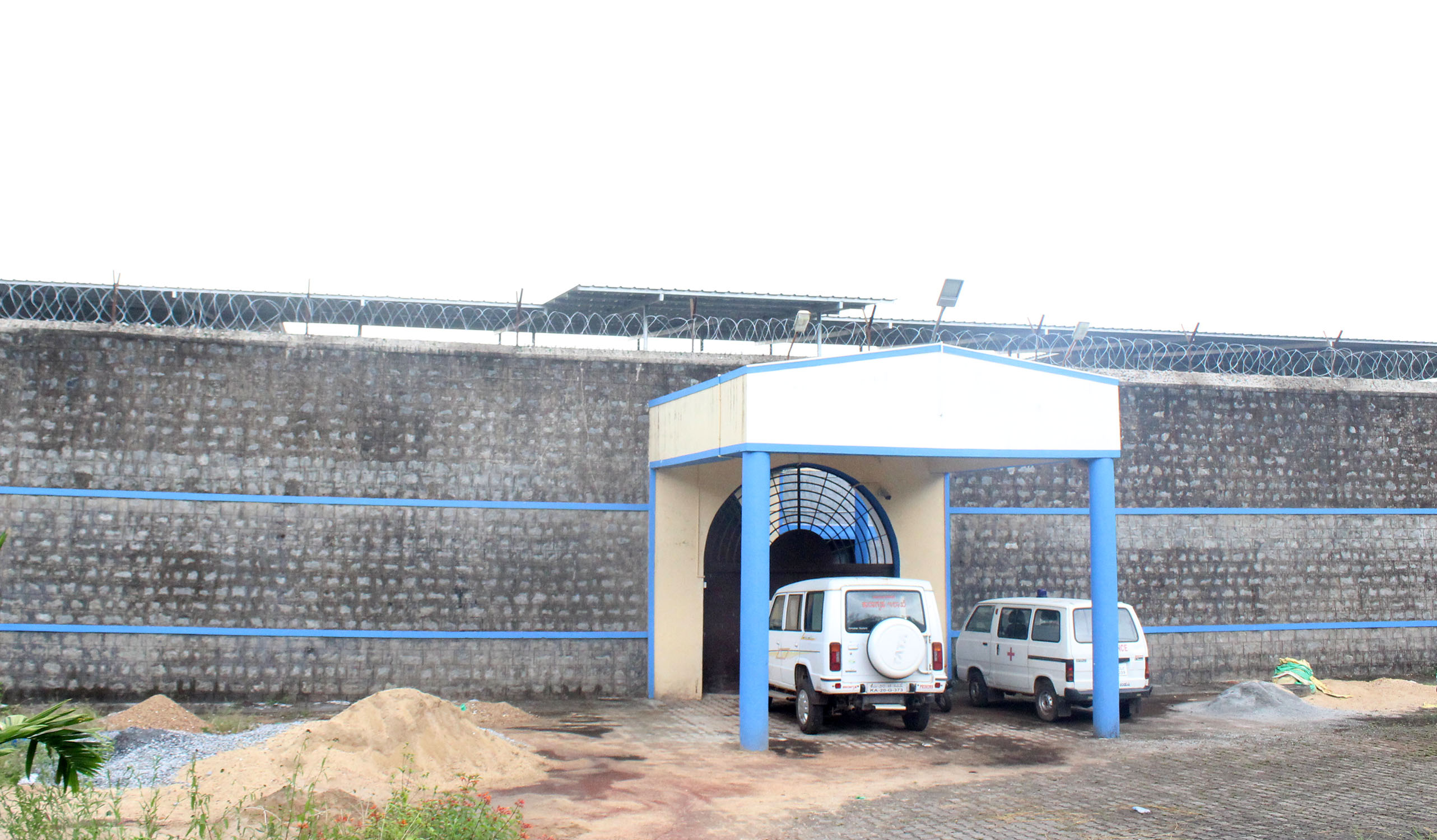 ಕಾರವಾರದಿಂದ ಉಡುಪಿ ಜಿಲ್ಲಾ ಕಾರಾಗೃಹಕ್ಕೆ 60 ಕೈದಿಗಳ ವಾಪಸಾತಿ