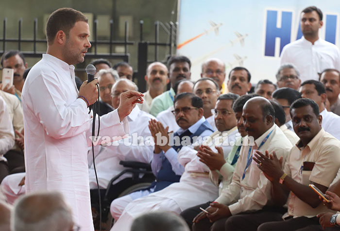 ರಿಲಾಯನ್ಸ್ ಡಿಫೆನ್ಸ್ ಗೆ ಉಡುಗೊರೆ ನೀಡಲು ಎಚ್ಎಎಲ್ ನಿಂದ ರಫೇಲ್ ಡೀಲ್ ಕಿತ್ತುಕೊಂಡ ಕೇಂದ್ರ ಸರಕಾರ: ರಾಹುಲ್ ಆರೋಪ