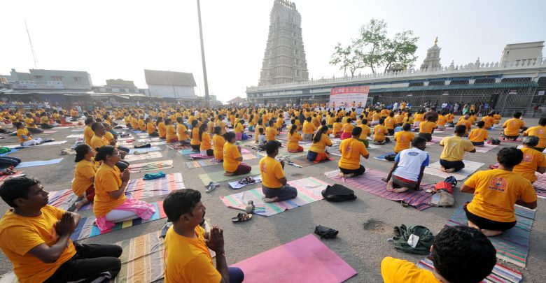 ಆರೋಗ್ಯ ಸುಸ್ಥಿರವಾಗಿರಲು ಯೋಗ ಮಾಡಿ: ಸಚಿವ ಸಾ.ರಾ.ಮಹೇಶ್
