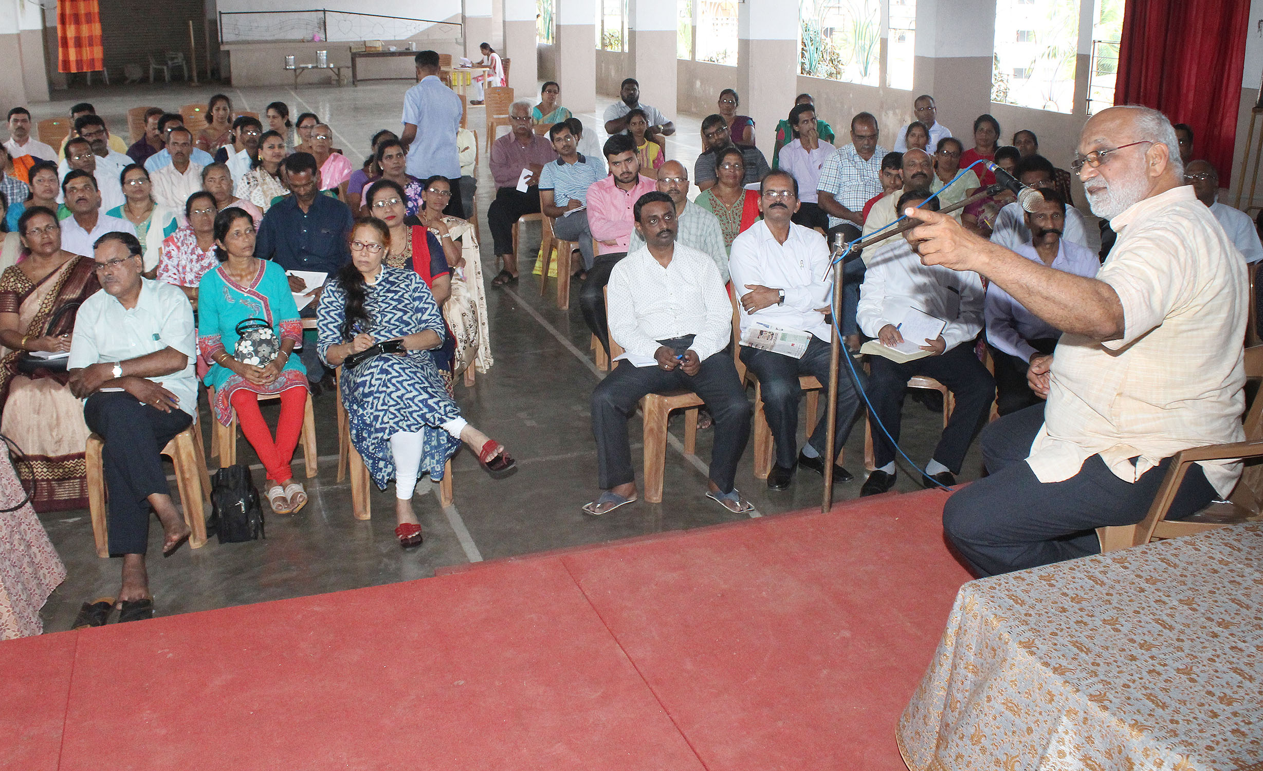 ವಿದೇಶಿ ಉದ್ಯೋಗ: ಕರಾವಳಿ ಜಿಲ್ಲೆಯಲ್ಲಿ ಅಧಿಕೃತ ಏಜೆಂಟ್‌ಗಳೇ ಇಲ್ಲ- ಡಾ.ರವೀಂದ್ರನಾಥ ಶಾನುಭಾಗ್