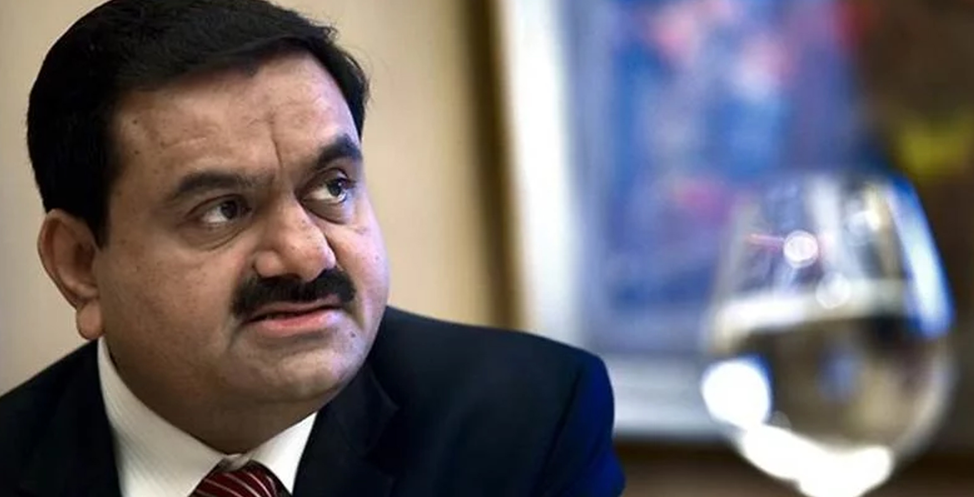 ಸರಕಾರಿ ಅಧಿಕಾರಿಗಳನ್ನು ತೆಗಳಿದ ಅದಾನಿ: ಆರೋಪ; ದೂರು ದಾಖಲು