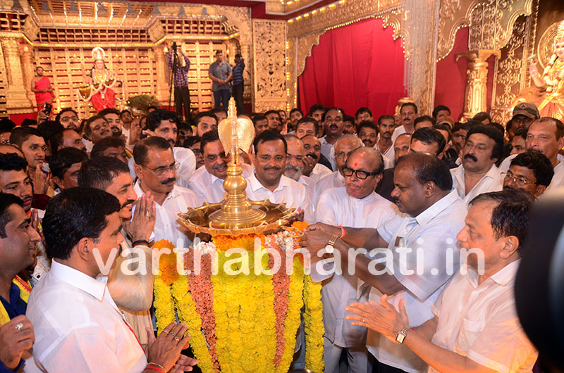 ಮಂಗಳೂರು ದಸರಾ ಉತ್ಸವಕ್ಕೆ ಮುಖ್ಯಮಂತ್ರಿ ಕುಮಾರಸ್ವಾಮಿ ಚಾಲನೆ