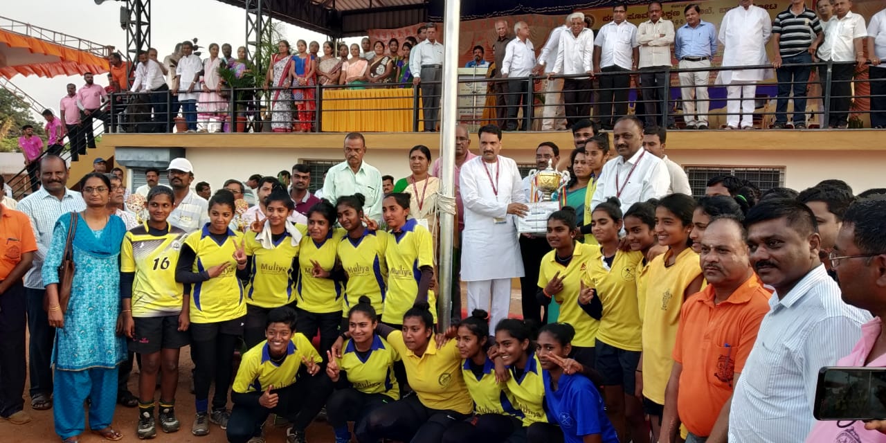 ಮಡಿಕೇರಿ: ಸರ್ಕಾರಿ ಪದವಿ ಪೂರ್ವ ಕಾಲೇಜ್ ಬಾಲಕಿಯರ ಹಾಕಿ ತಂಡ ರಾಷ್ಟ್ರಮಟ್ಟಕ್ಕೆ ಆಯ್ಕೆ