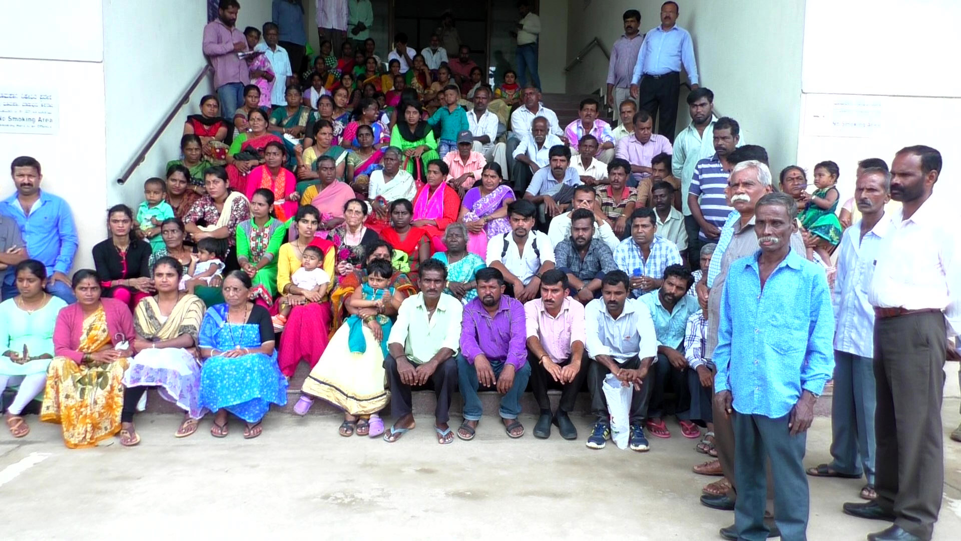 ಕೊಡಗು ಪ್ರಾಕೃತಿಕ ವಿಕೋಪ: ಸೂಕ್ತ ಪುನರ್ವಸತಿಗೆ ಆಗ್ರಹಿಸಿ ಹಾಲೇರಿ ಗ್ರಾಮಸ್ಥರಿಂದ ಪ್ರತಿಭಟನೆ