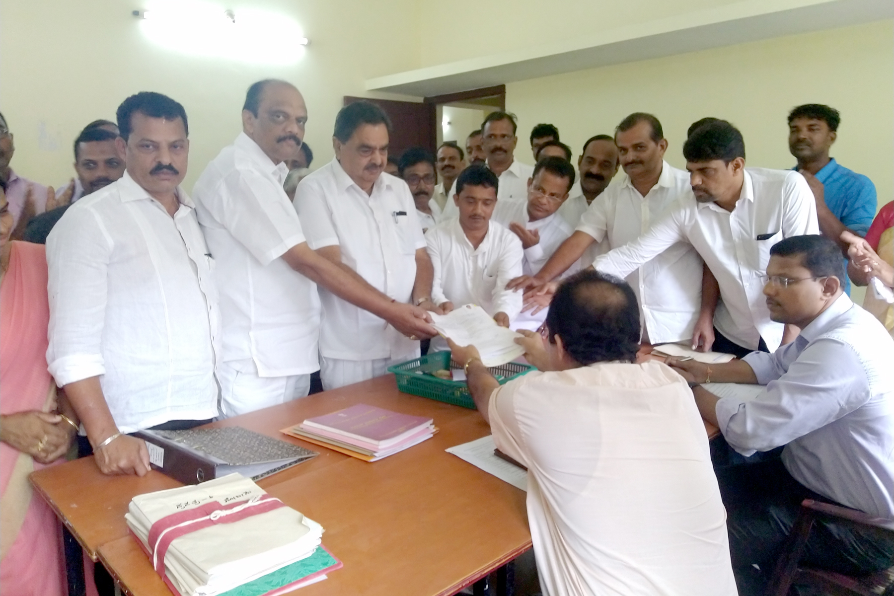 ಸಂಗಬೆಟ್ಟು ಉಪಚುನಾವಣೆ: ಕಾಂಗ್ರೆಸ್, ಬಿಜೆಪಿ ಬೆಂಬಲಿತ ಅಭ್ಯರ್ಥಿ ನಾಮಪತ್ರ ಸಲ್ಲಿಕೆ