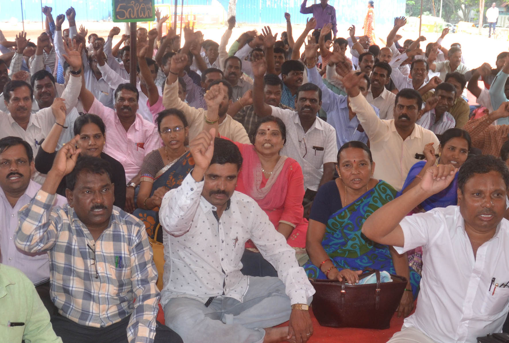 ಕಾಲ್ಪನಿಕ ವೇತನ ವರದಿ ಯಥಾವತ್ ಜಾರಿಗೊಳಿಸದಿದ್ದರೆ ಬಹಿಷ್ಕಾರ: ಅನುದಾನಿತ ಶಾಲಾ ಶಿಕ್ಷಕರ ಎಚ್ಚರಿಕೆ