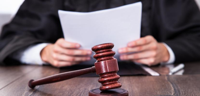 ಬೆಂಗಳೂರು : ನ್ಯಾಯಾಧೀಶರ ಮುಂದೆಯೇ ಕುತ್ತಿಗೆ ಕೊಯ್ದುಕೊಂಡ ಆರೋಪಿ