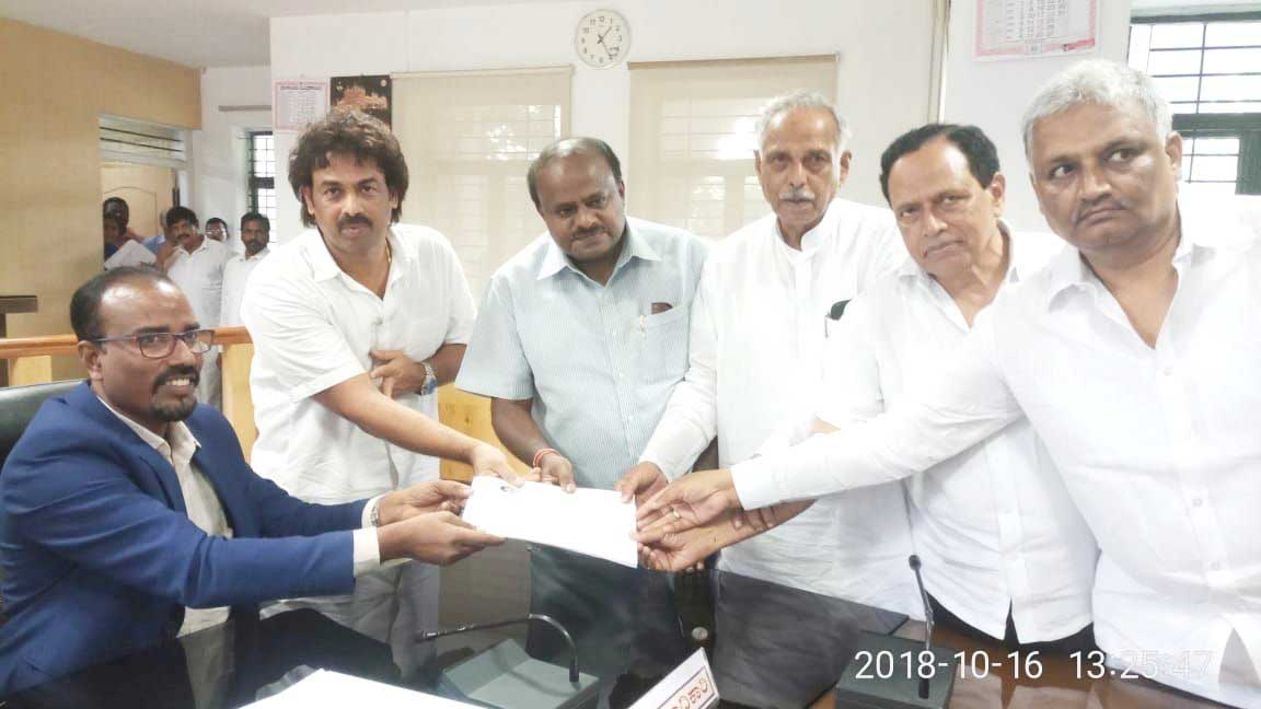 ಜೆಡಿಎಸ್ ಅಭ್ಯರ್ಥಿಯಾಗಿ ಮಧು ಬಂಗಾರಪ್ಪ ನಾಮಪತ್ರ ಸಲ್ಲಿಕೆ