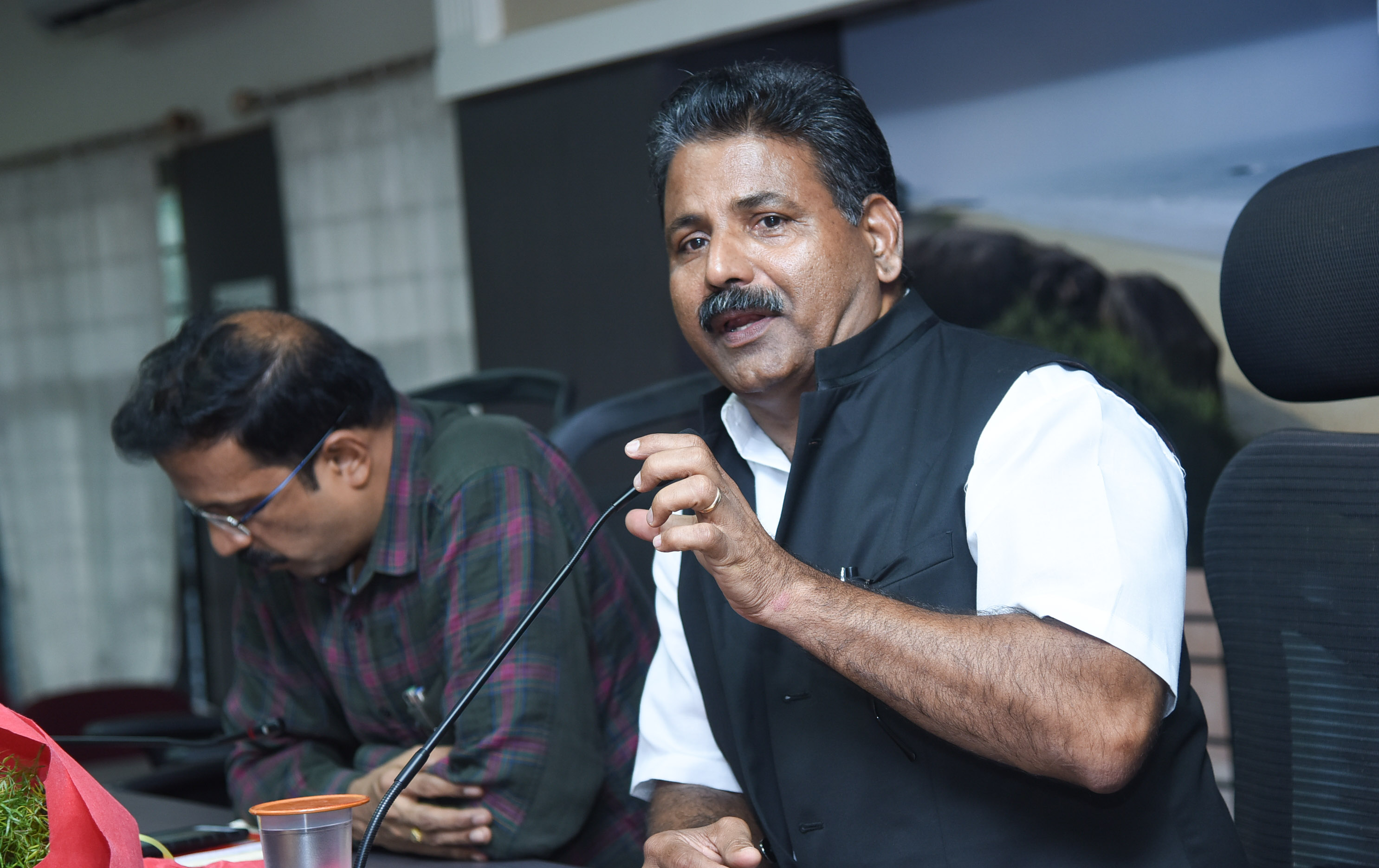 ಸಕಾಲ ಕೌಂಟರ್‌ನಲ್ಲಿ ಡಿಸ್‌ಪ್ಲೇ ಬೋರ್ಡ್ ಕಡ್ಡಾಯ: ಮಥಾಯಿ