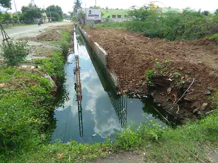 ಹನೂರು: ಅವೈಜ್ಞಾನಿಕ ಚರಂಡಿ ಕಾಮಗಾರಿ ವಿರುದ್ಧ ಗ್ರಾಮಸ್ಥರ ಆಕ್ರೋಶ