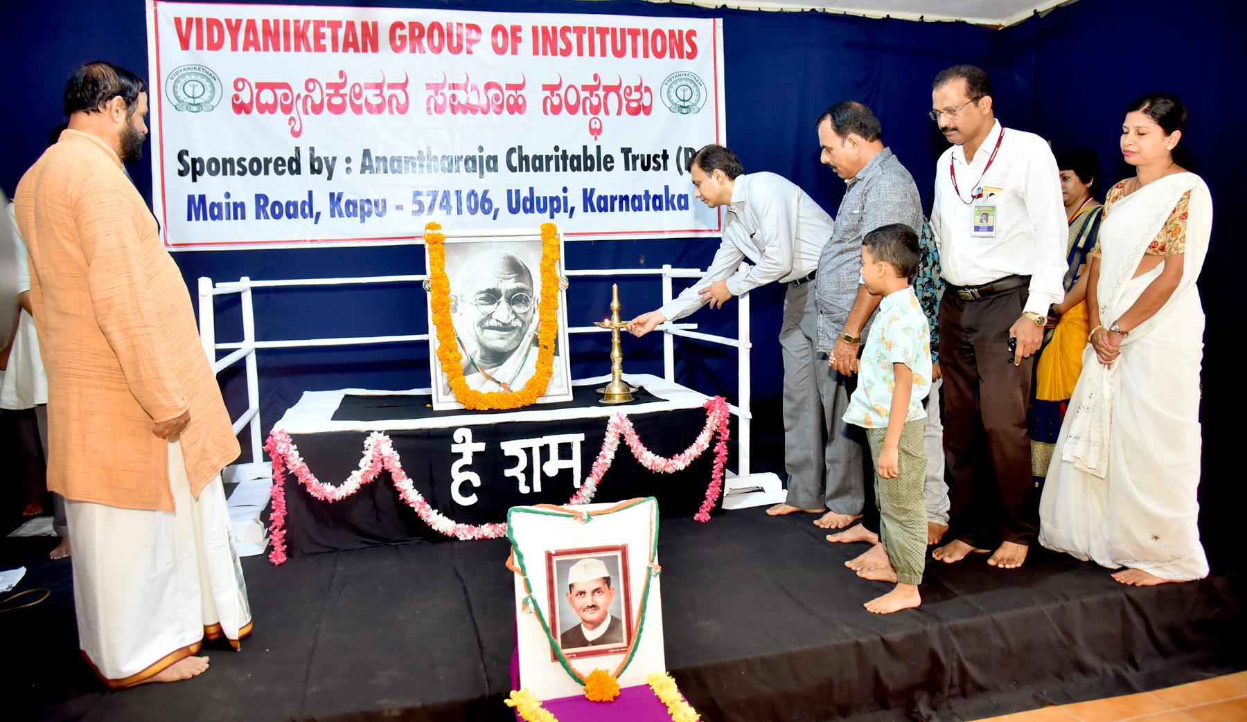 ಕಾಪು : 150 ದೀಪಗಳನ್ನು ಬೆಳಗಿಸಿ ಗಾಂಧಿ ಜಯಂತಿ ಆಚರಣೆ