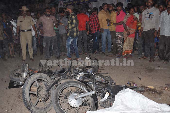 ಮಂಡ್ಯ: ಪಾದಚಾರಿಗಳ ಮೇಲೆ ಲಾರಿ ಹರಿದು ನಾಲ್ವರು ಸ್ಥಳದಲ್ಲೇ ಮೃತ್ಯು