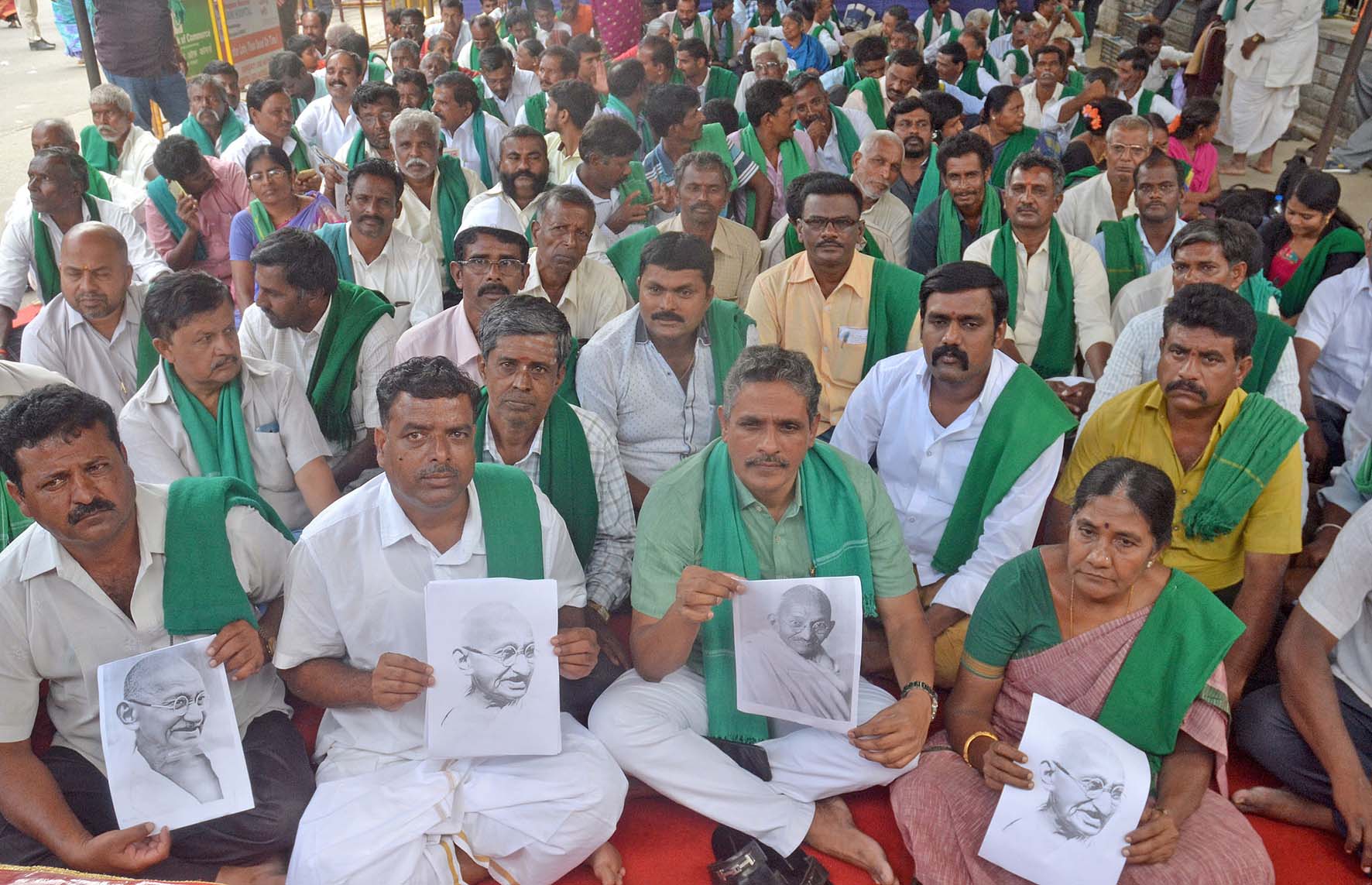 ಬೆಂಗಳೂರು: ಗ್ರಾಮ ಸ್ವರಾಜ್ ಕನಸು ನನಸಾಗಿಸಲು ರೈತರ ಆಗ್ರಹ