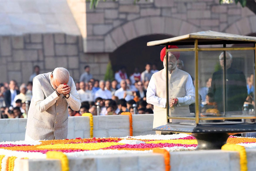 ರಾಜ್‌ಘಾಟ್‌ನಲ್ಲಿ ಮಹಾತ್ಮಾ ಗಾಂಧಿಗೆ ಗೌರವ ಸಲ್ಲಿಸಿದ ಪ್ರಧಾನಿ, ರಾಷ್ಟ್ರಪತಿ