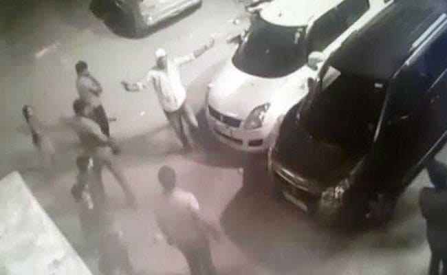 ಆಟವಾಡುತ್ತಿದ್ದ ಪುತ್ರನ ಎದುರಲ್ಲೇ ತಂದೆಯ ಹತ್ಯೆ