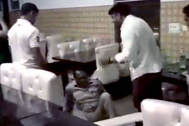 ಎಸ್‍ಐಗೆ ಕಪಾಳಮೋಕ್ಷಗೈದ ಬಿಜೆಪಿ ಕೌನ್ಸಿಲರ್ ಬಂಧನ