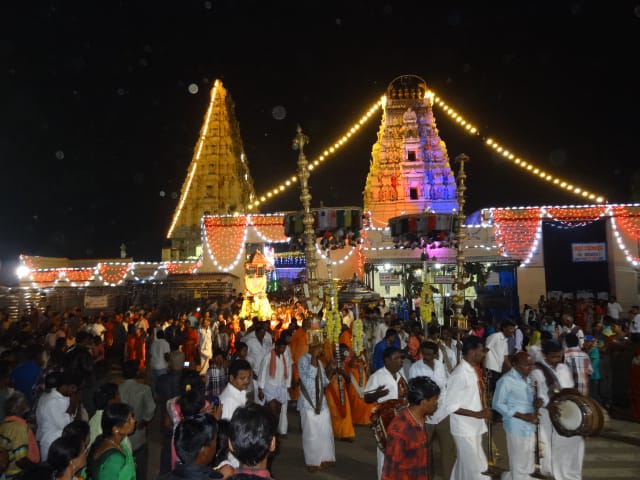 ಹನೂರು: ಮಲೆಮಹದೇಶ್ವರ ಬೆಟ್ಟದಲ್ಲಿ ವಿಜೃಂಭಣೆಯ ತೆಪ್ಪೋತ್ಸವ