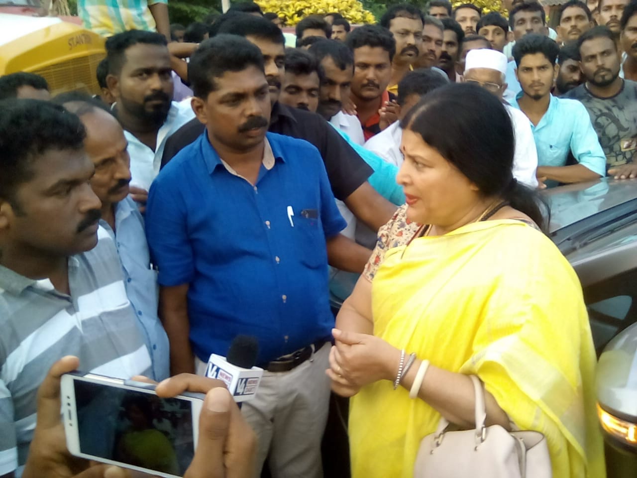 ಕೋಟೇಶ್ವರ: ಮರಳು ಸಮಸ್ಯೆ ವಿರುದ್ಧ ನಾಲ್ಕನೆ ದಿನಕ್ಕೆ ಮುಷ್ಕರ; ಸಚಿವೆ ಜಯಮಾಲ ಭೇಟಿ