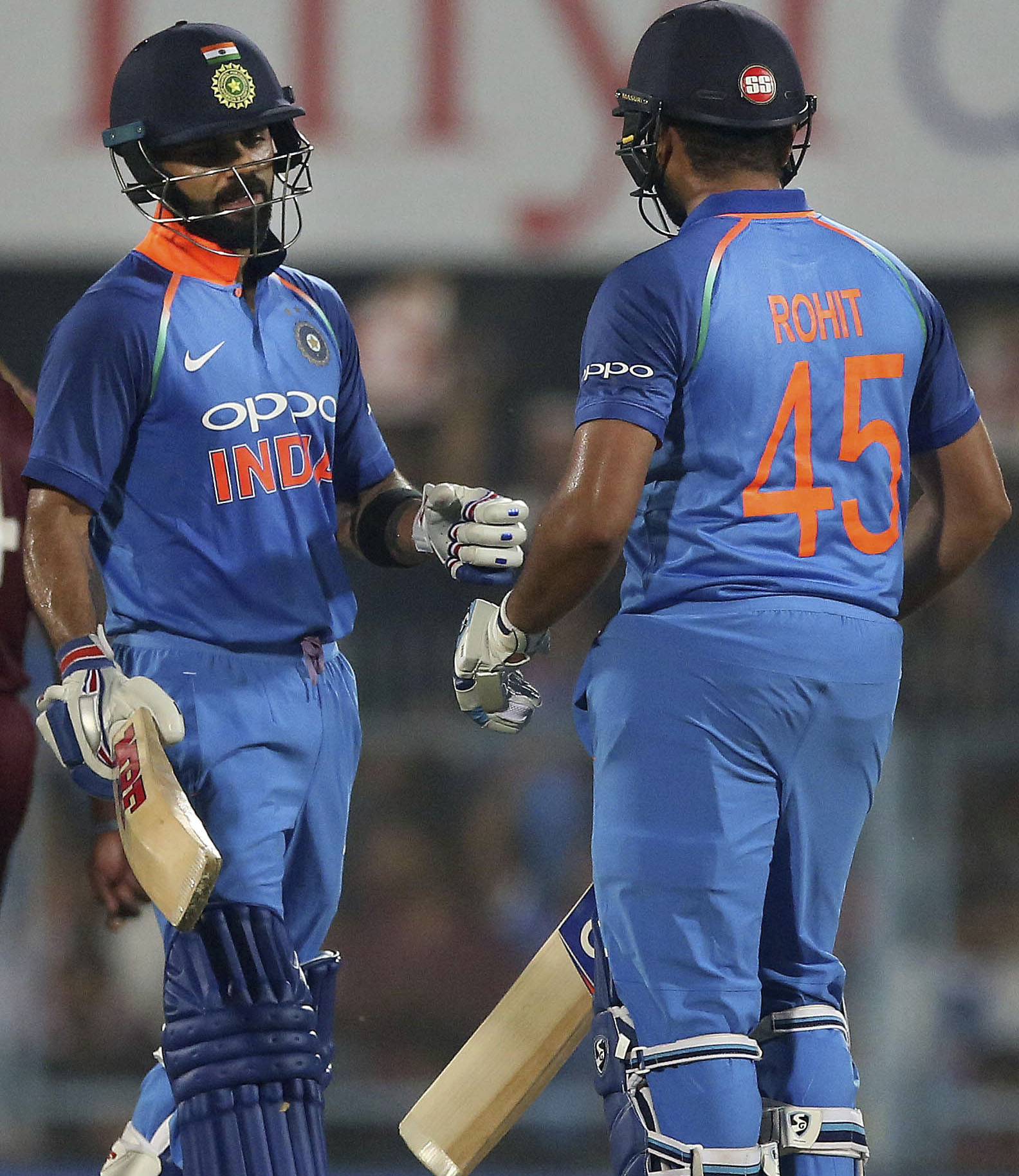 ಮೊದಲ ಏಕದಿನ: ಕೊಹ್ಲಿ ,ರೋಹಿತ್  ಶತಕ