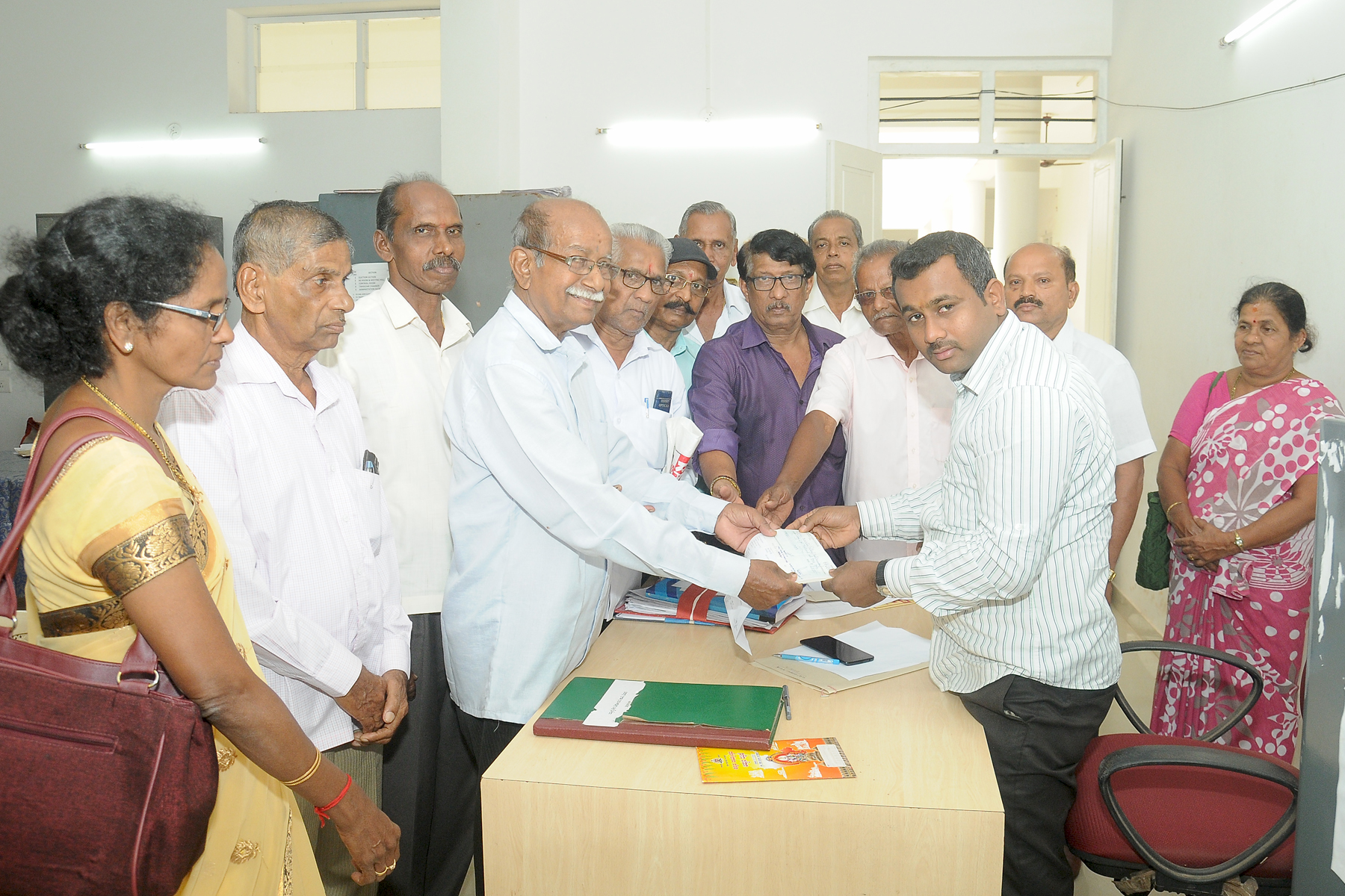 ಬಂಟ್ವಾಳ : ಪಿಂಚಣಿದಾರರ ಸಂಘದಿಂದ ಸಹಾಯ ಧನ ಹಸ್ತಾಂತರ