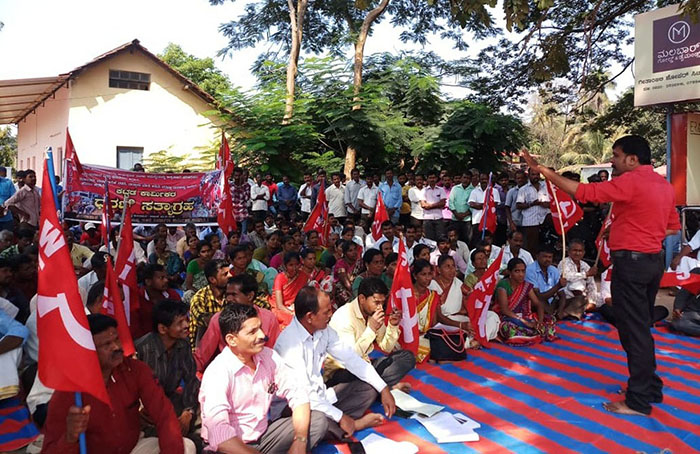 ಮರಳು ಸಮಸ್ಯೆ: ಸರಕಾರದ ಮಧ್ಯಪ್ರವೇಶಕ್ಕೆ ಆಗ್ರಹಿಸಿ ಧರಣಿ