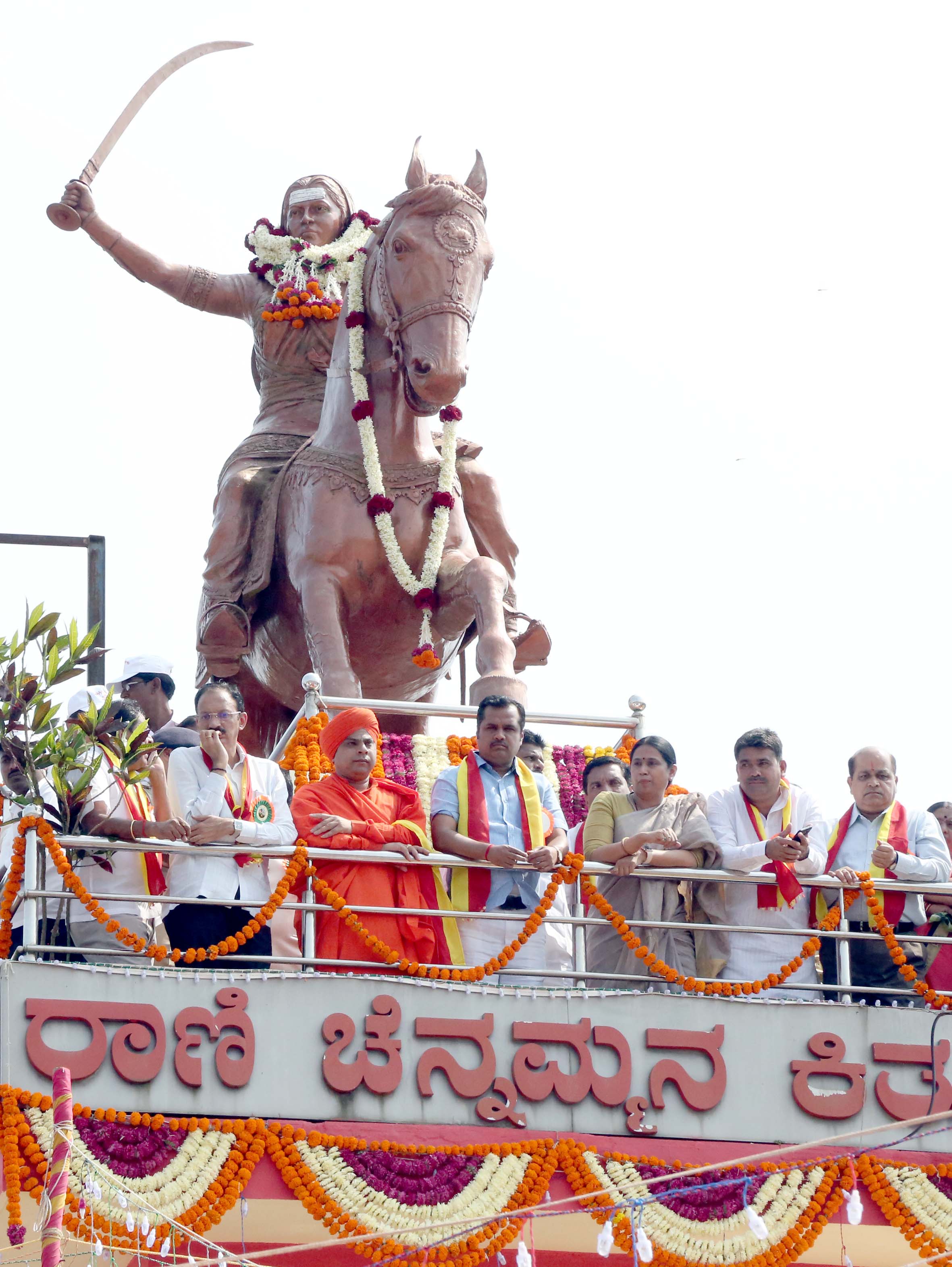 ಕಿತ್ತೂರು ಉತ್ಸವ: ಸಂಗೊಳ್ಳಿ ರಾಯಣ್ಣ-ಅಮಟೂರು ಬಾಳಪ್ಪ ಪುತ್ಥಳಿ ಅನಾವರಣ