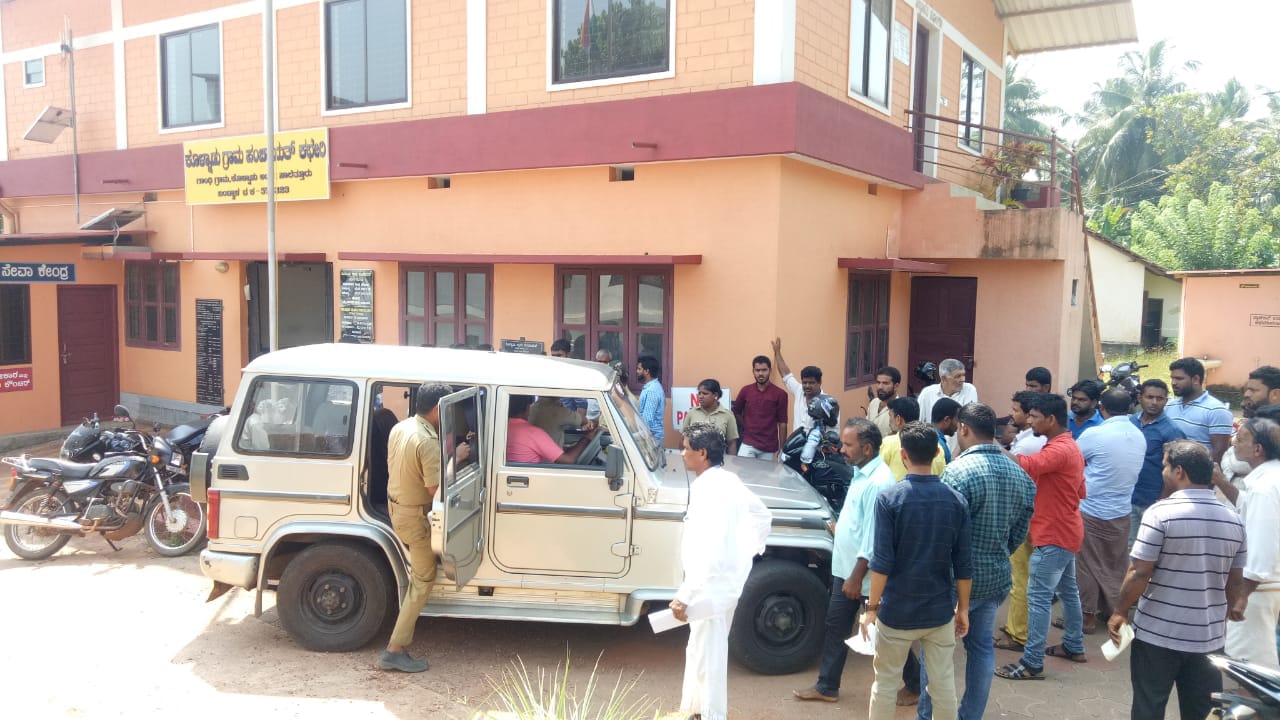 ಕೊಳ್ನಾಡು ಗ್ರಾ.ಪಂ. ನಿಷೇಧಿಸಿದ ಜಾಗದಲ್ಲಿ ಮೀನು ಮಾರಾಟ: ಆರೋಪ